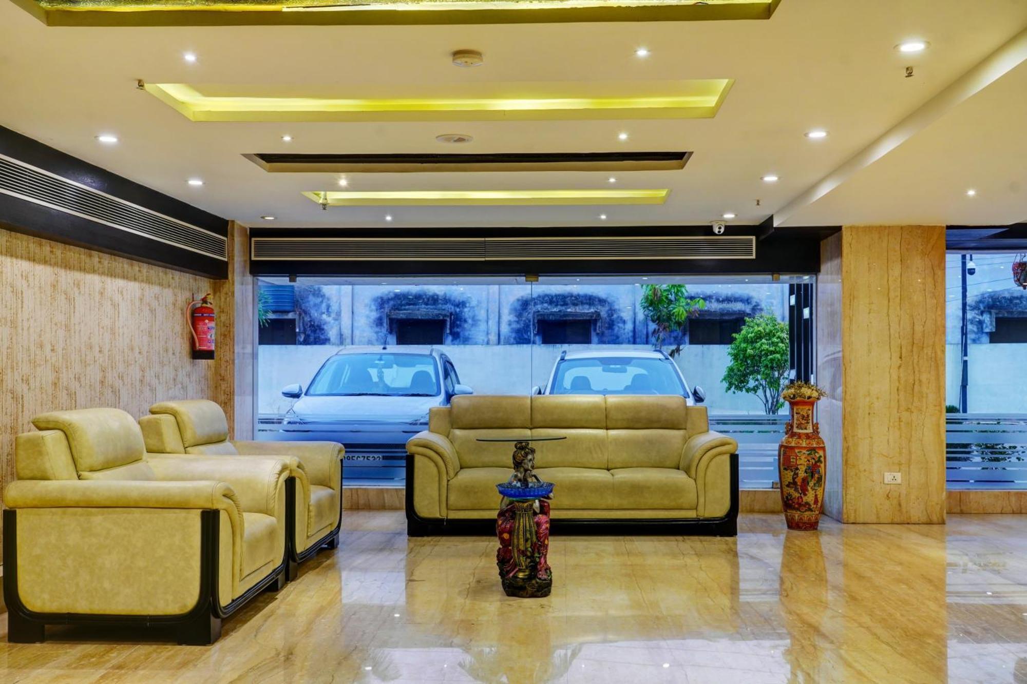 Super Townhouse Dev'S Inn By Cj Gunadala Экстерьер фото